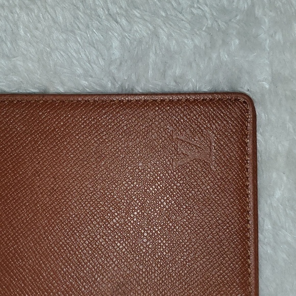 Louis Vuitton Vintage Taiga Leather Bifold Card Holder - Picture 2 of 8